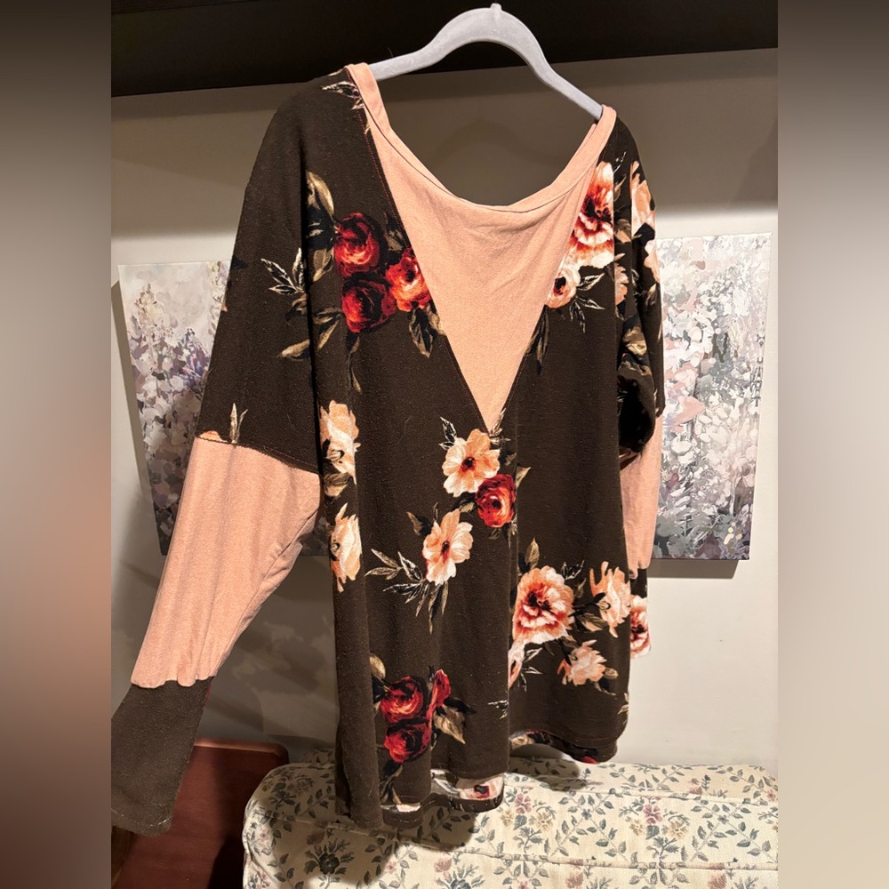 Floral V-Neck Long Sleeve Top